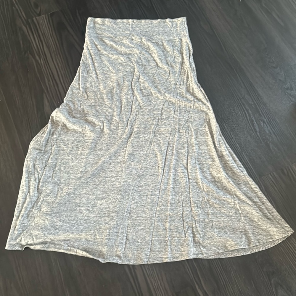 🍍EXPRESS MAXI SKIRT🍍SIZE MED🍍39” length 🍍Z-1